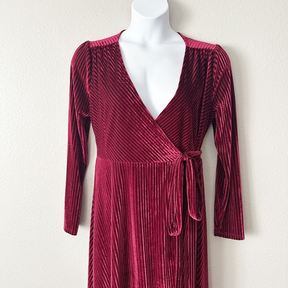 BALTIC BORN Jada Mulberry Burgundy Velvet Ribbed Wrap Maxi Dress‎ Size XL - Picture 3 of 8